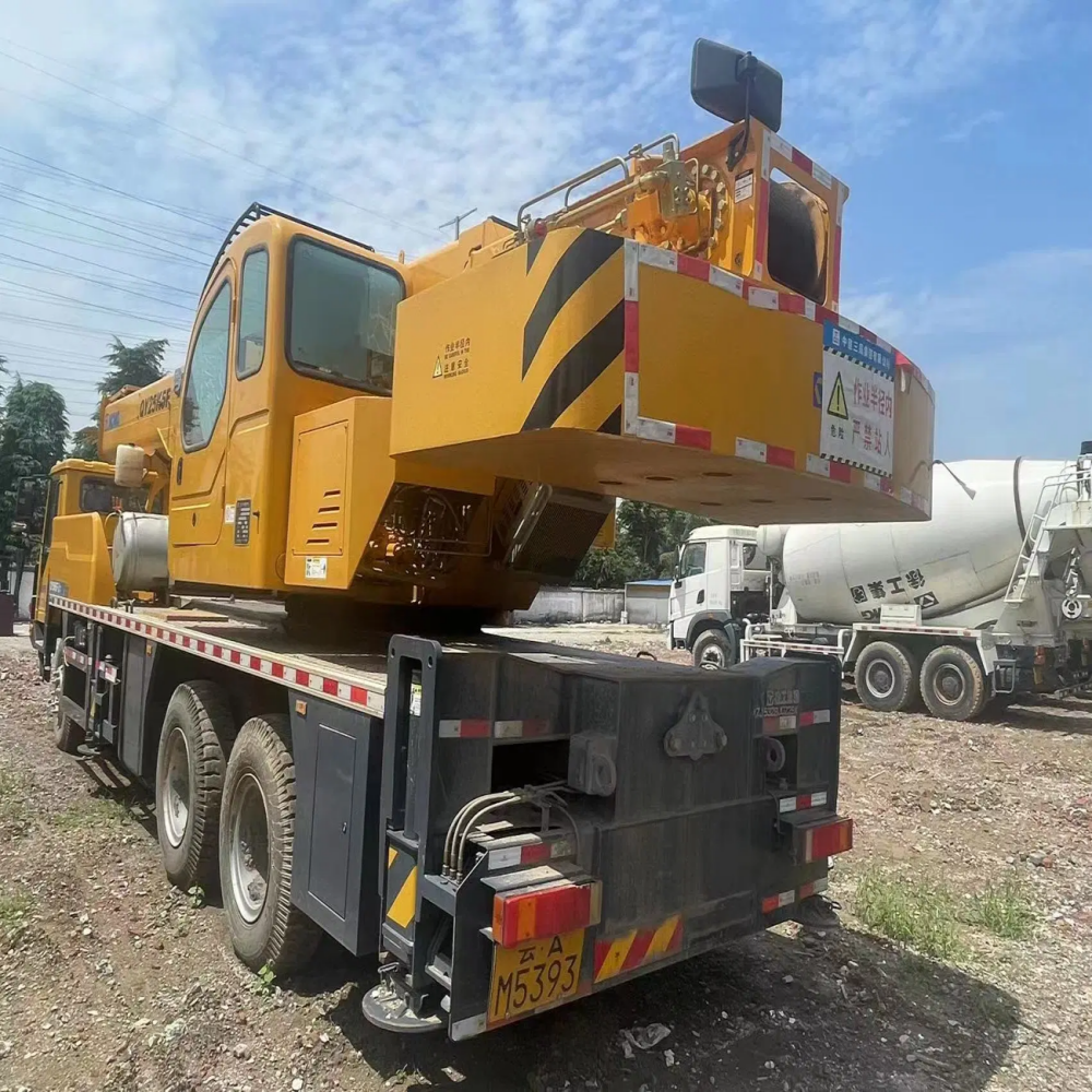 XCMG-Qy25K5f-25-Ton-Mobile-Crane-Used-Truck-Crane-for-Sale (2) XCMG-Qy25K5f-25-Ton-Mobile-Crane-Used-Truck-Crane-for-Sale (2)