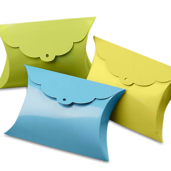 886152-many-pillow-box