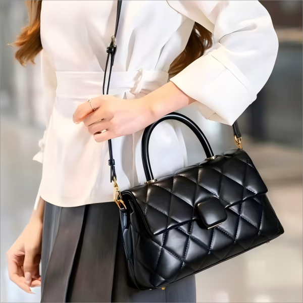 Stylish Custom Handbag with Classic Design Stylish Custom Handbag with Classic Design