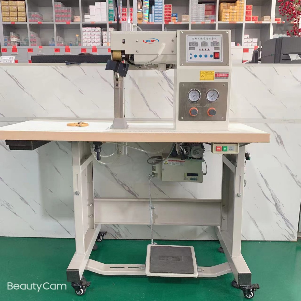 YB-325 Automatic gluing and laminating machine (3) YB-325 Automatic gluing and laminating machine (3)