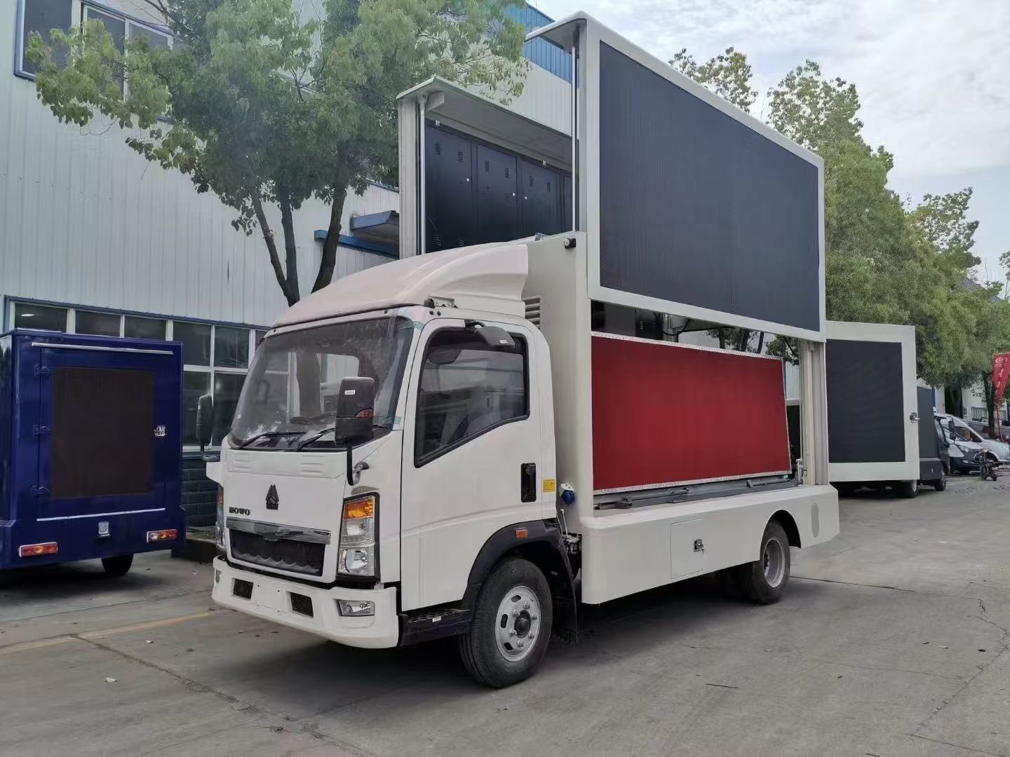 LED Stage Truck (3) LED Stage Truck (3)
