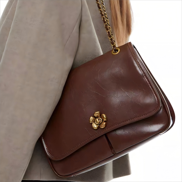 Fashionable leather crossbody bag Fashionable leather crossbody bag