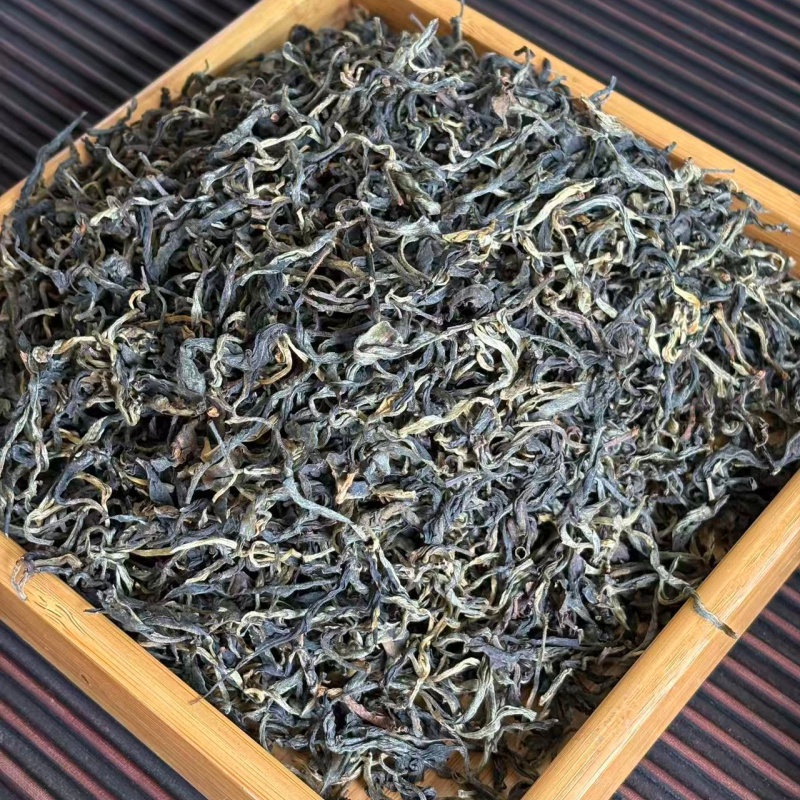 Mengku ancient tree sun dried black tea spring loose leaf tea on wooden tray Mengku ancient tree sun dried black tea spring loose leaf tea on wooden tray