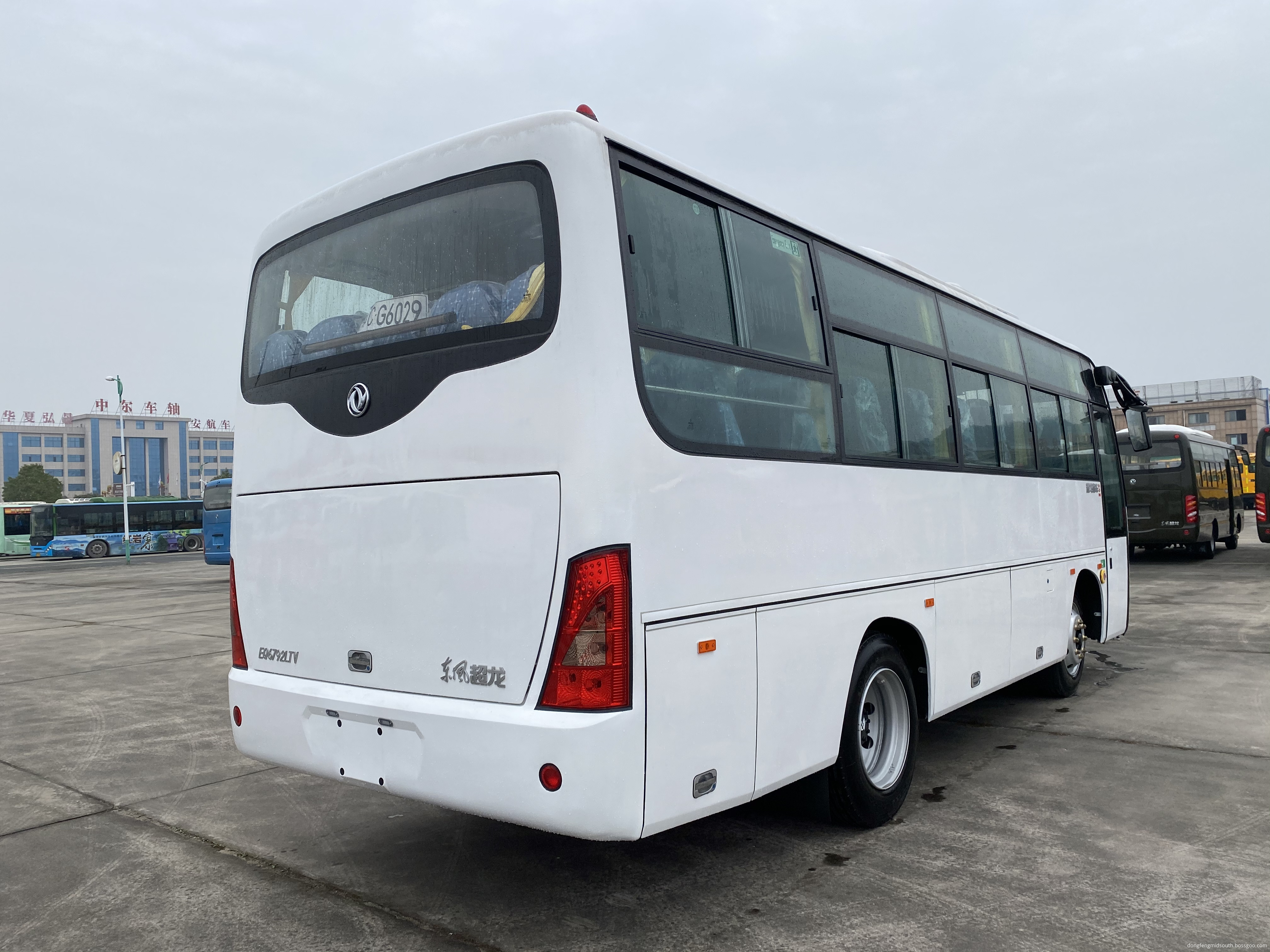 Dongfeng 35 seats coach bus (4) Dongfeng 35 seats coach bus (4)