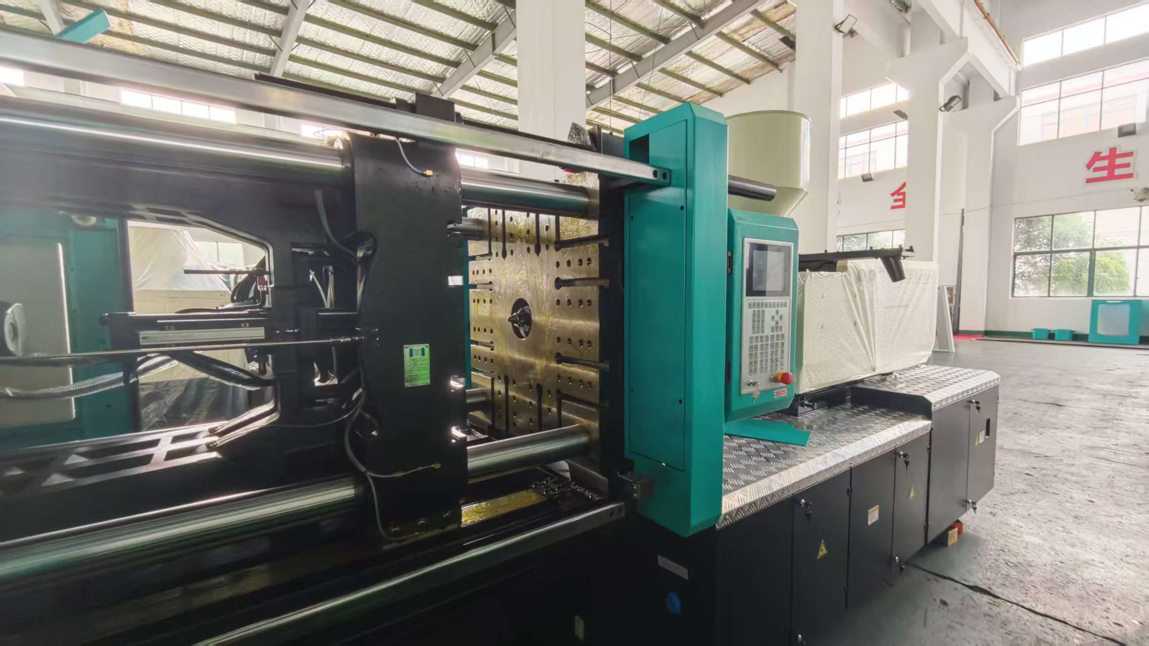 328Ton Injection MoldingMachine 328Ton Injection MoldingMachine