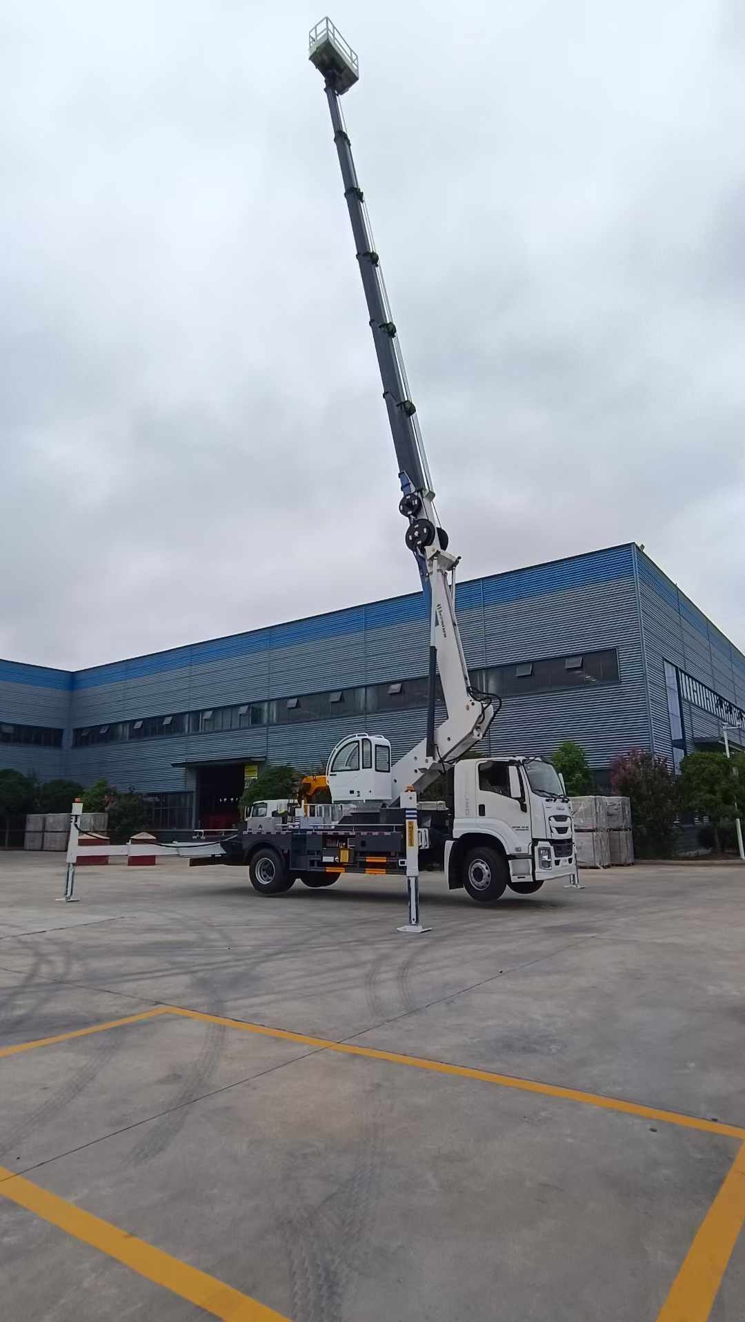 LED TRUCK (7) LED TRUCK (7)