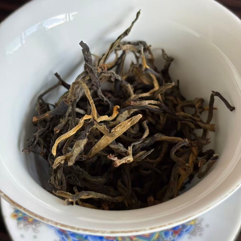 Ancient tree sun red black tea spring dry tea strips in porcelain gaiwan Ancient tree sun red black tea spring dry tea strips in porcelain gaiwan