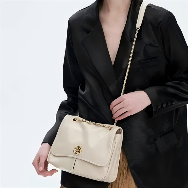 Fashionable leather crossbody bag Fashionable leather crossbody bag
