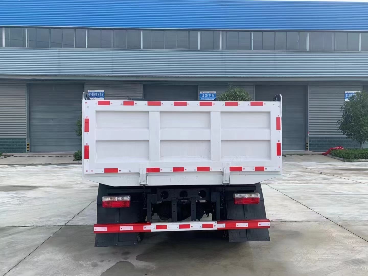 Dongfeng Dump Truck (6) Dongfeng Dump Truck (6)