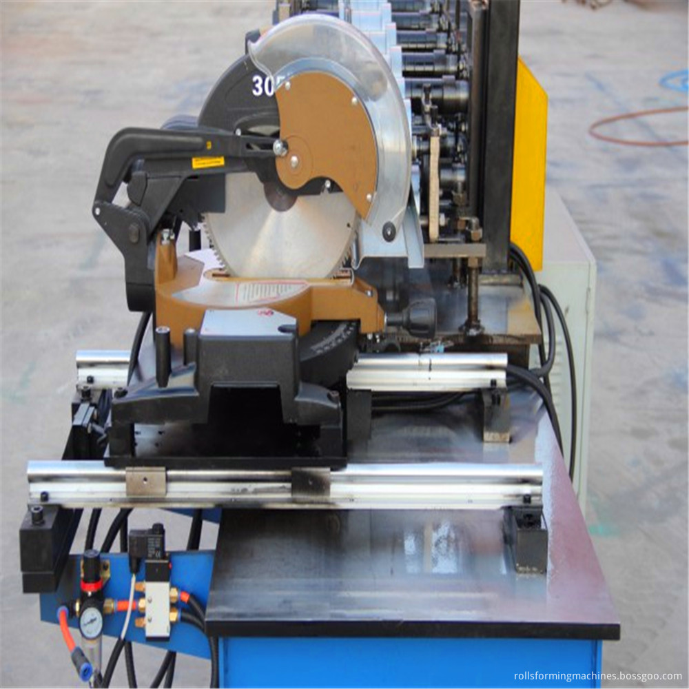 flying saw cutter of shutter door equipment