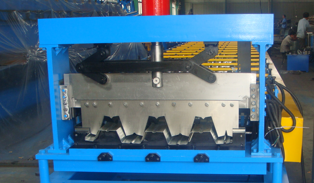 เครื่องขึ้นรูปม้วนเหล็กแผ่น floor tile rolling making machine
