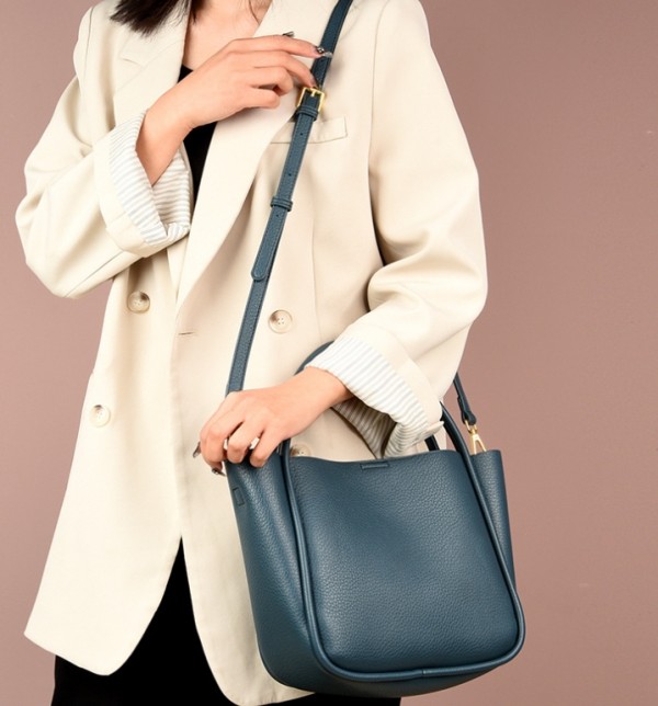 Fashionable Women's Bucket Bag 2025 Fashionable Women's Bucket Bag 2025