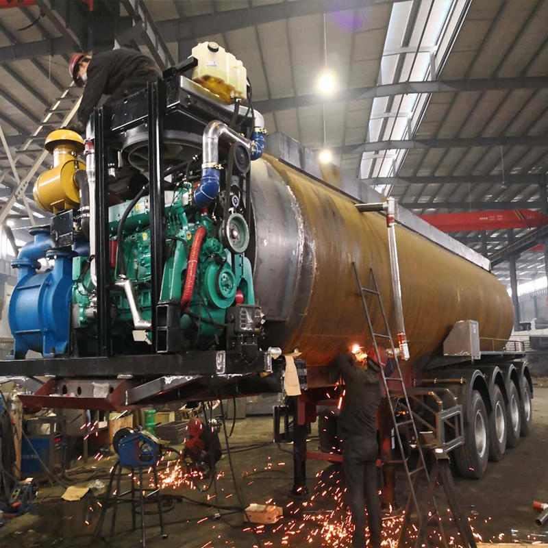 Sewage Suction Trailer (2) Sewage Suction Trailer (2)