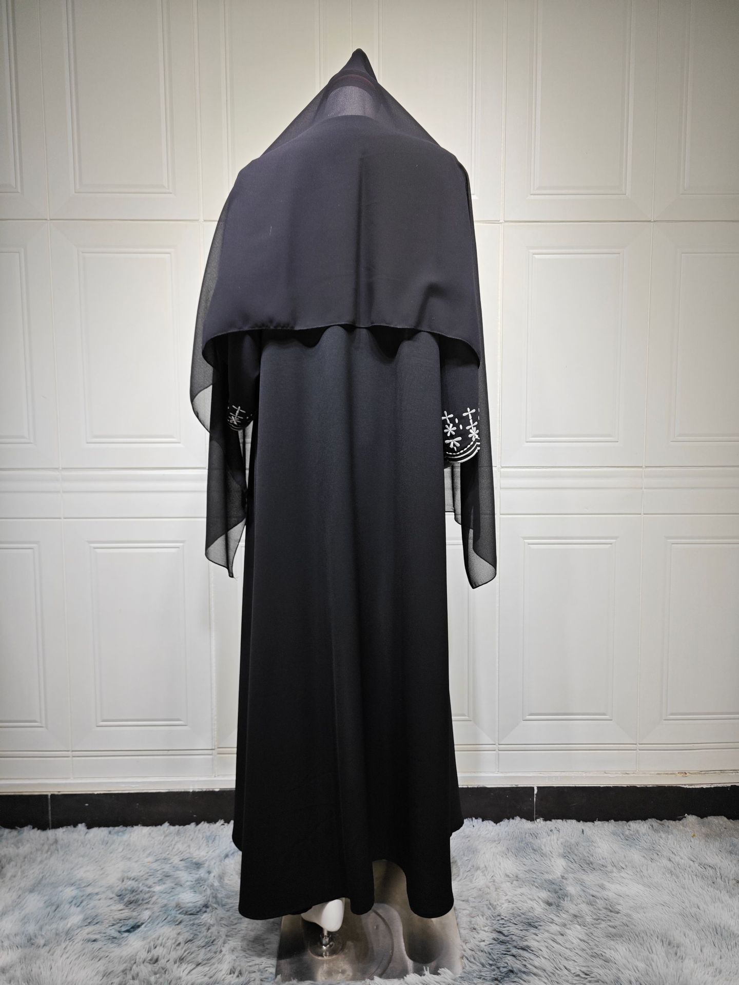 Black Abaya Hijab Set with White Floral Embroidery MQ258 (7) Black Abaya Hijab Set with White Floral Embroidery MQ258 (7)