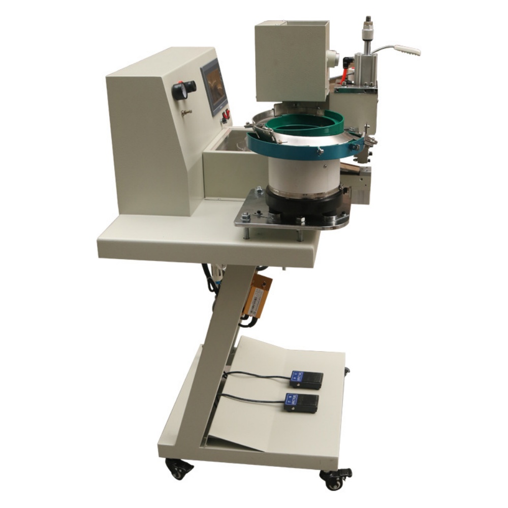KD-198-9 Multifanction four claws base button plastic pearlattaching machine (4) KD-198-9 Multifanction four claws base button plastic pearlattaching machine (4)
