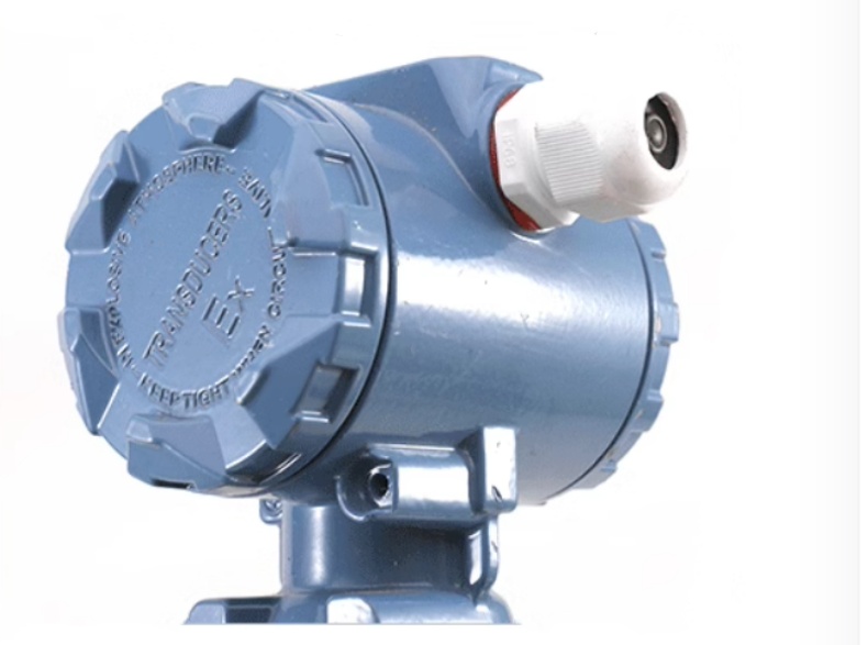 Capacitive liquid level transmitter Capacitive liquid level transmitter