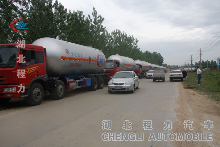 liquefied gas tank