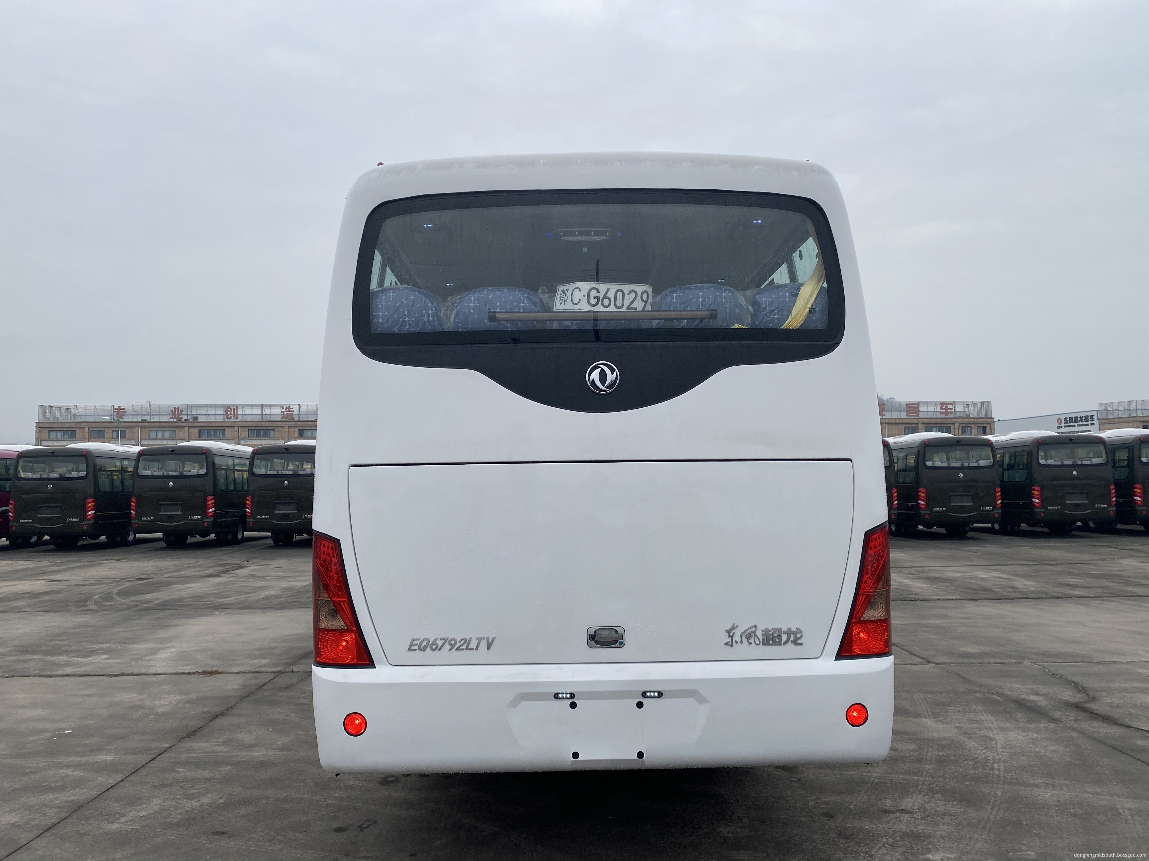 Dongfeng 35 seats coach bus (20) Dongfeng 35 seats coach bus (20)