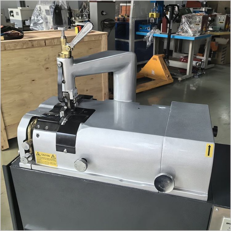 KD-X1-A Good Quality Leather Edge Peeling Machine High Precision Skiving Machine for Leather (4) KD-X1-A Good Quality Leather Edge Peeling Machine High Precision Skiving Machine for Leather (4)