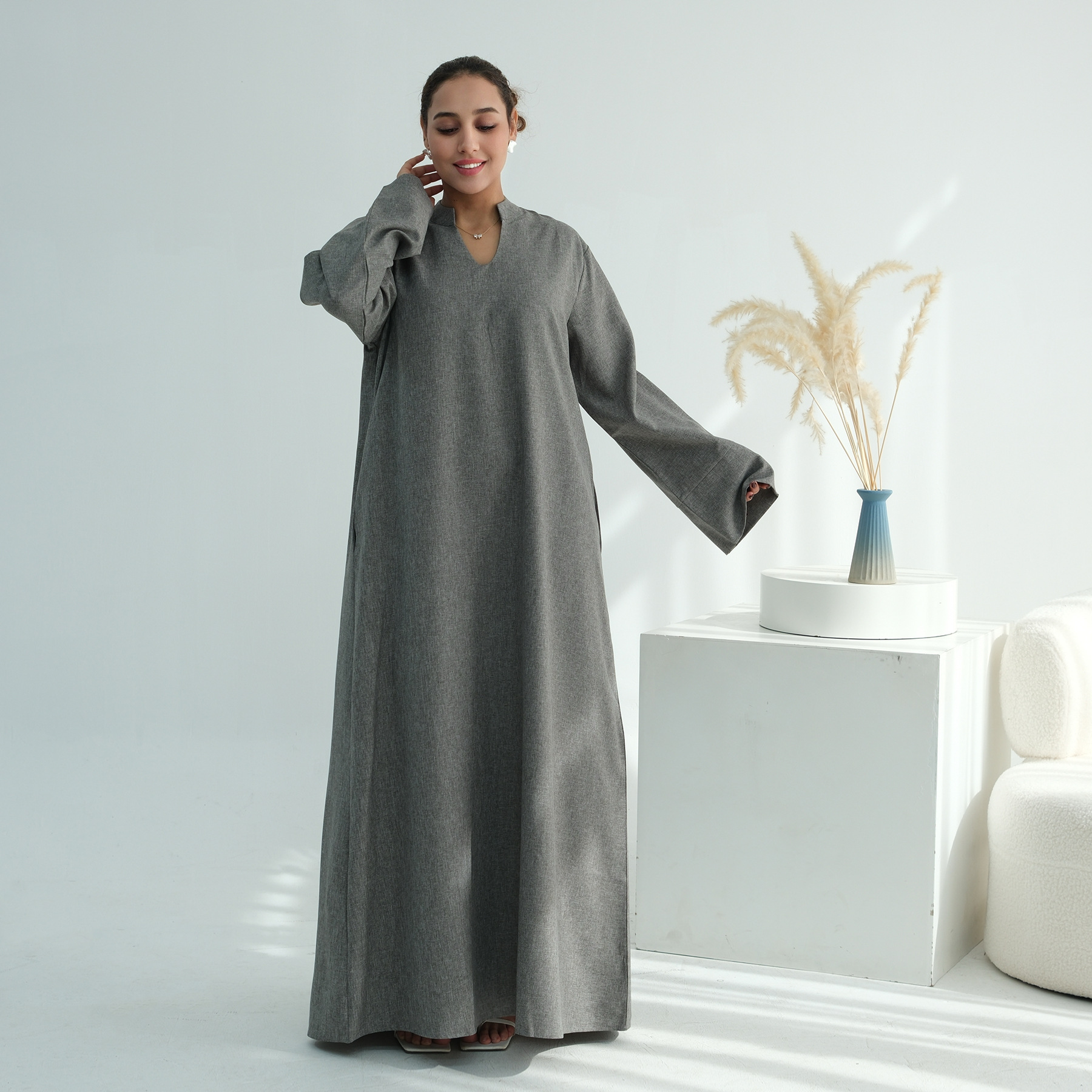 Loose Fit Linen Abaya Back View Loose Fit Linen Abaya Back View