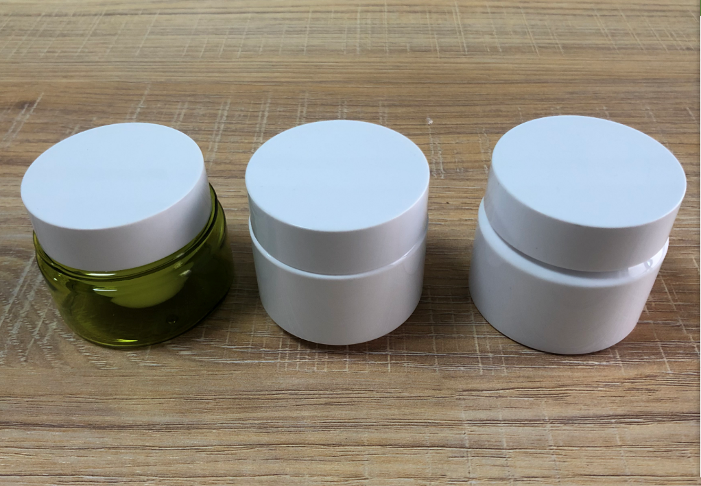 white plast jars with lids