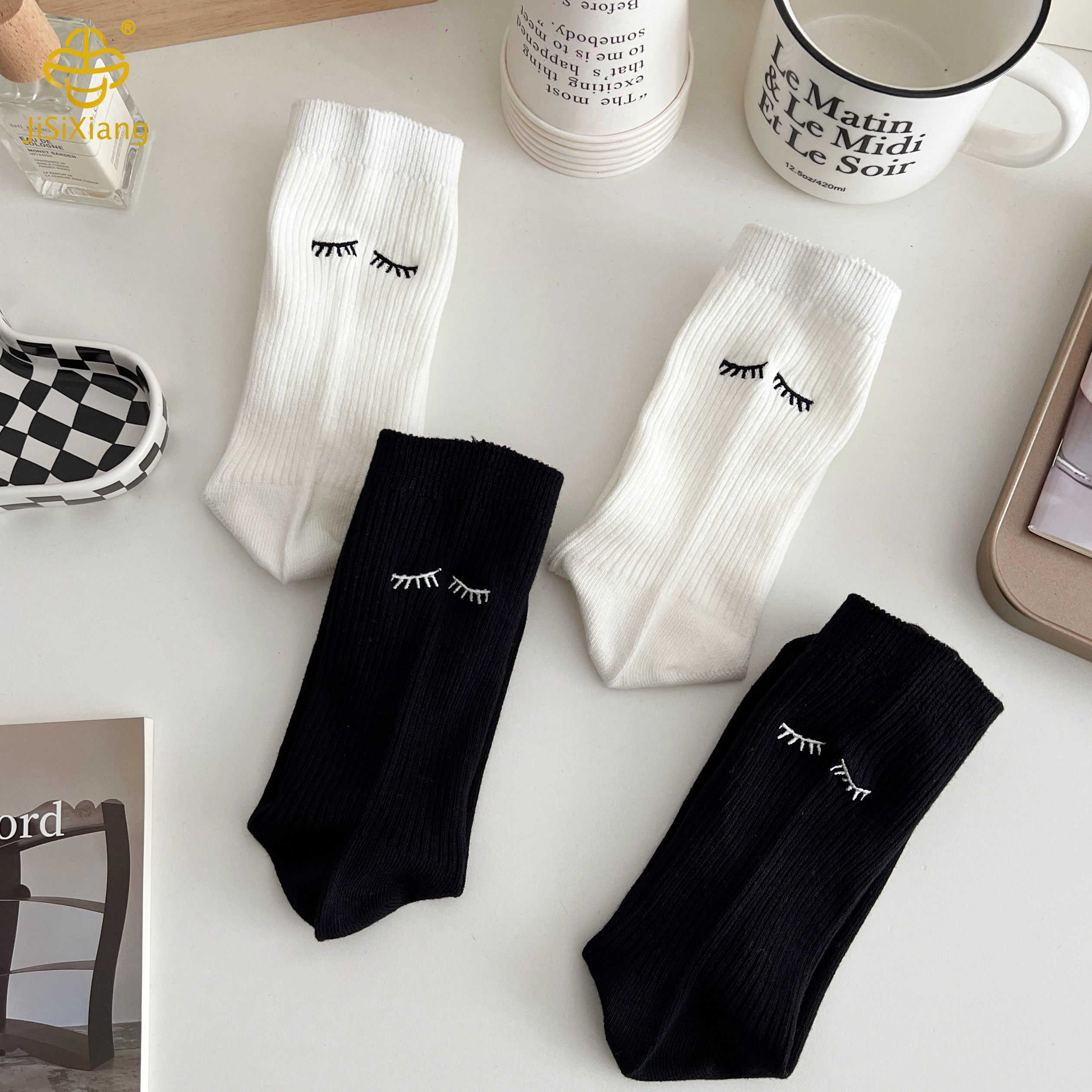 Korean version of black and white embroidered socks Korean version of black and white embroidered socks