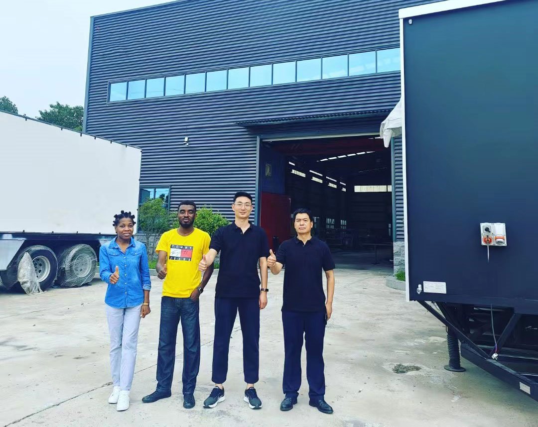 Today, EVENT TECH TRANSFORMERS CO.,LIMITED welcomed distinguished guests from Ghana to inspect 14x12x8m large-scale mobile stage trailer.