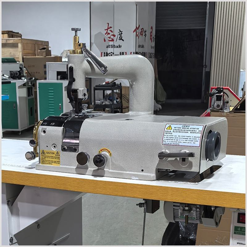 DL-7506B Multifunction Round Knife Skiving Machine Leather Skiver Shoe Making Machine for Leather Craft (4) DL-7506B Multifunction Round Knife Skiving Machine Leather Skiver Shoe Making Machine for Leather Craft (4)