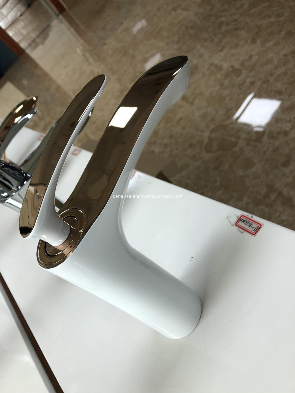 Fashion White Single Hole Basin Faucet Fashion White Single Hole Basin Faucet