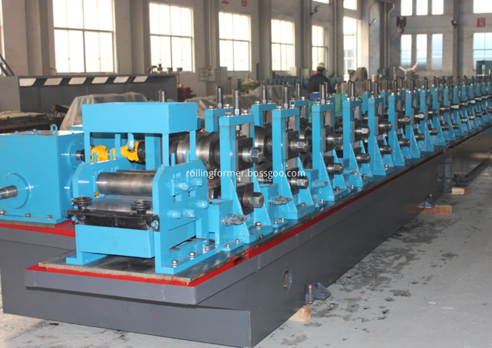 Rolo de guia oco do elevador que forma a máquina (4) Elevator hollow guide rail roll forming machine (4)
