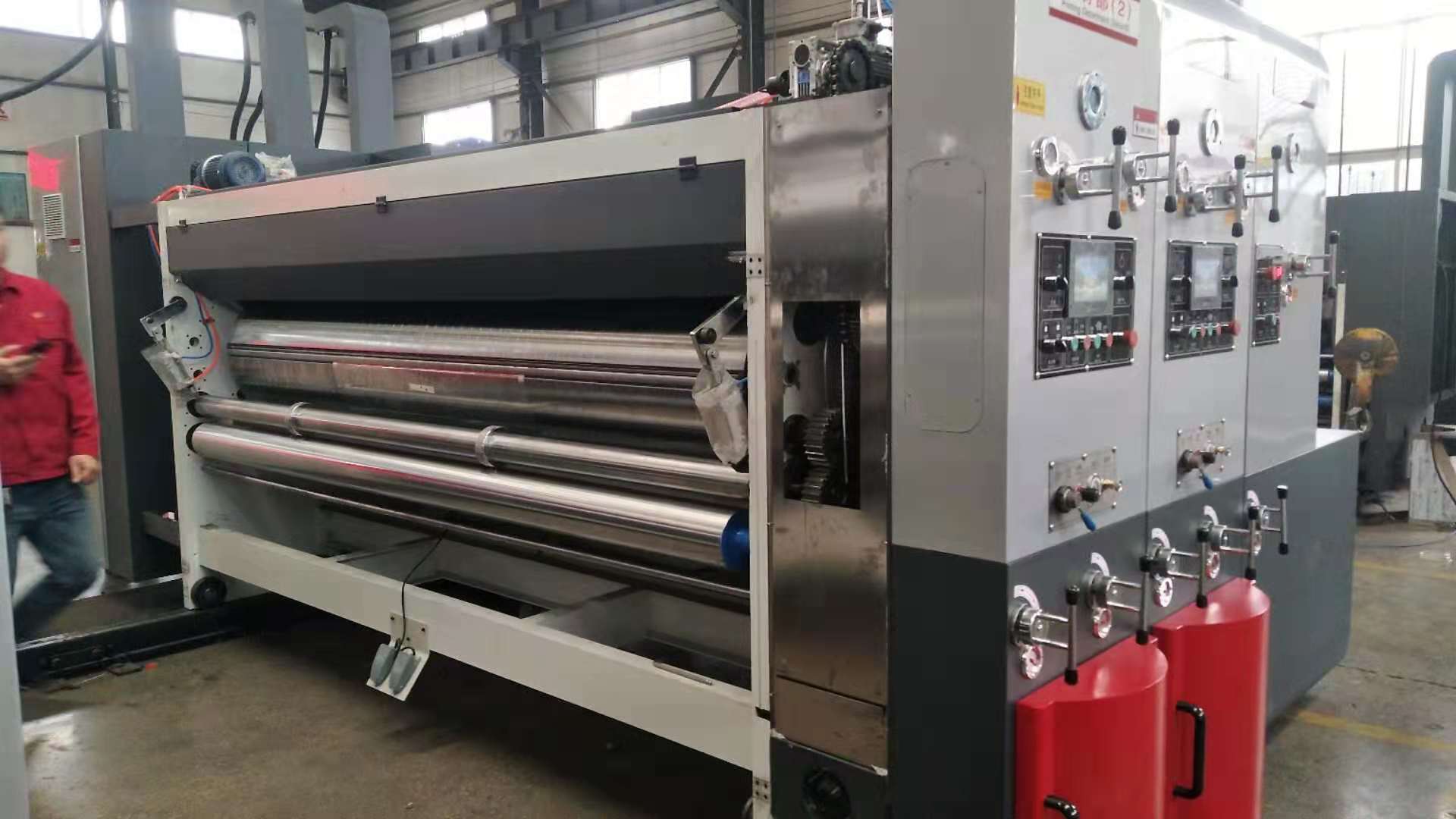 ZYKM-1224/1428/1630/1836/2536 Corrugated paperboard boxes Flexo printing slotting die cutting machine with stacker3 ZYKM-1224/1428/1630/1836/2536 Corrugated paperboard boxes Flexo printing slotting die cutting machine with stacker3