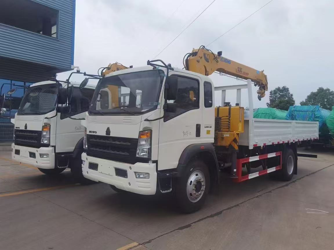 HOWO Crane Truck (3) HOWO Crane Truck (3)