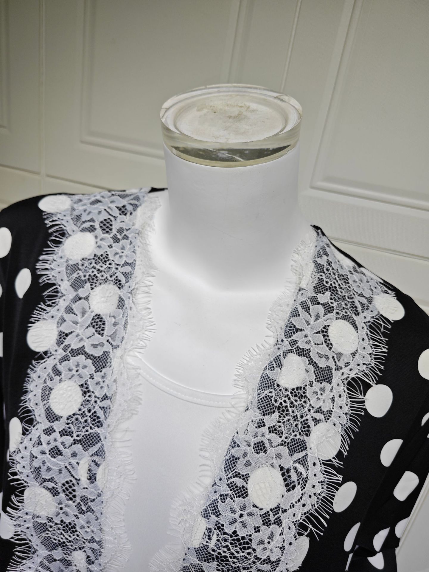 Black Polka Dot Lace Abaya MQ291 (4) Black Polka Dot Lace Abaya MQ291 (4)
