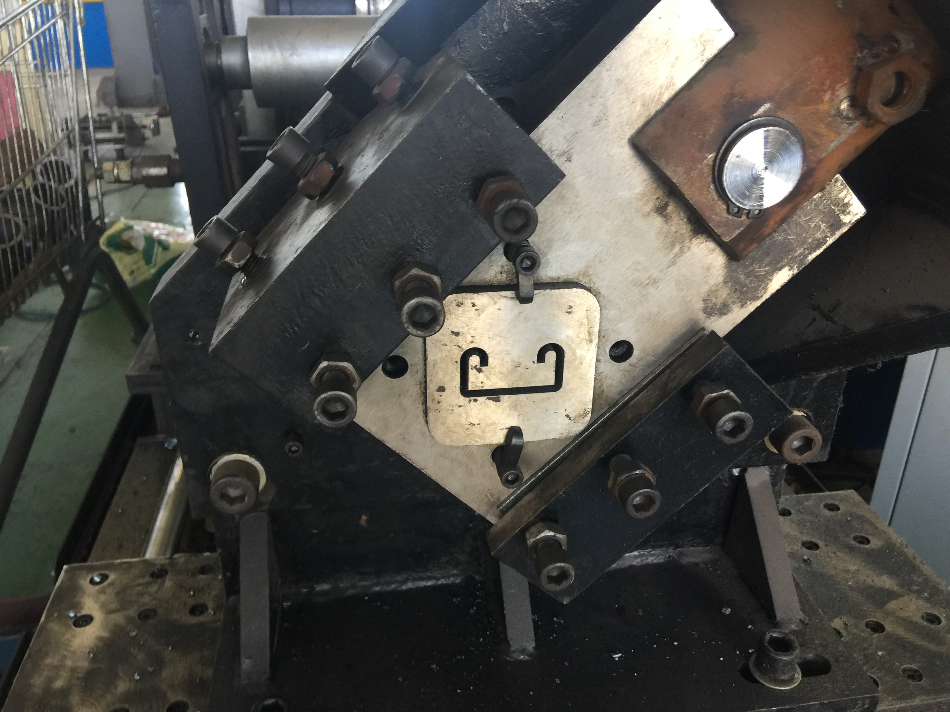 태양 스트럿 채널 형성 기계 solar strut channel forming machine