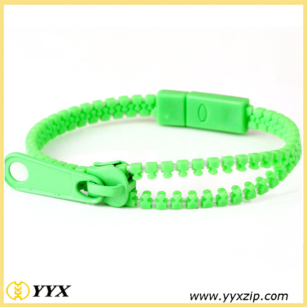 zip-lanyard-6