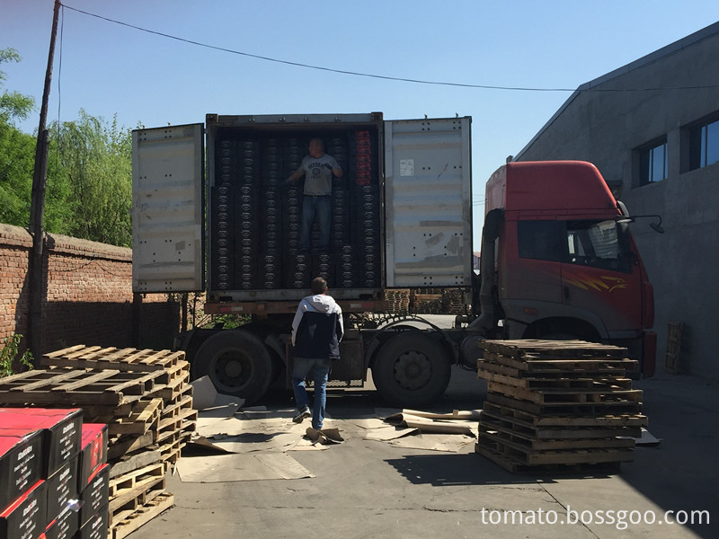 Loading Tomato paste for Turkey 