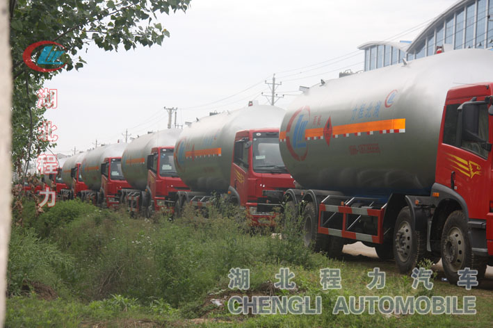 liquefied gas tank