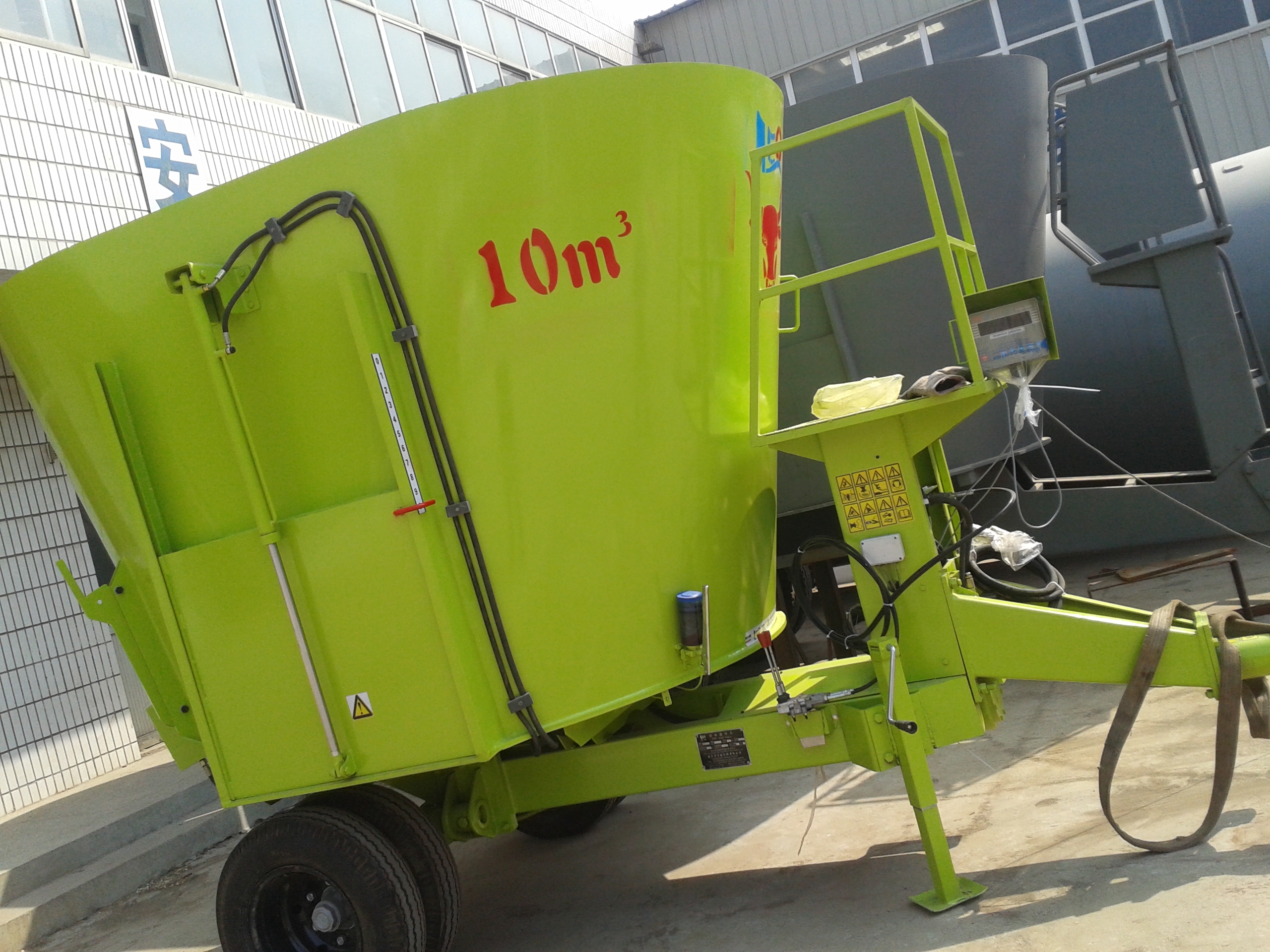 TMR feeding mixer