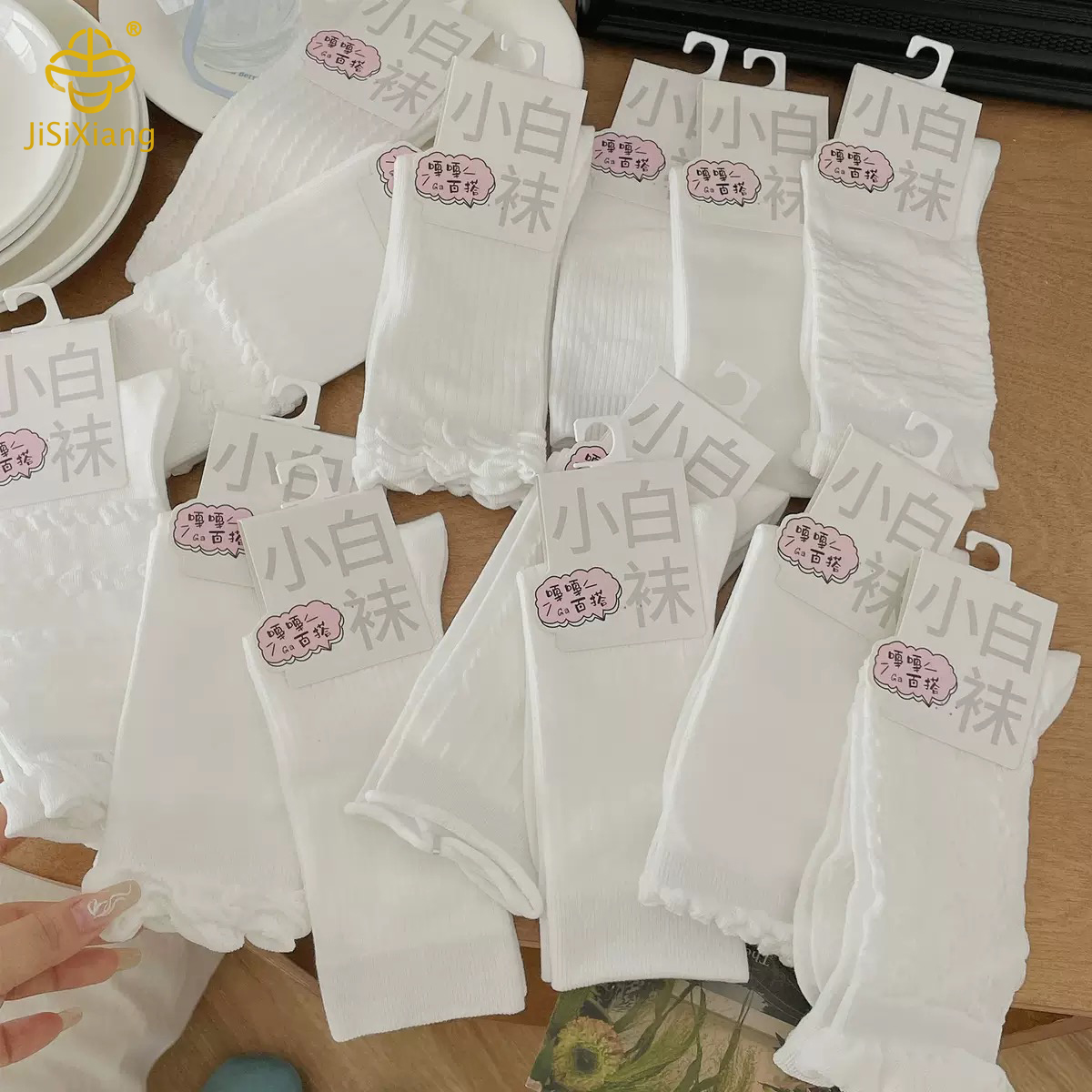 Korean version of dark pattern lace tube socks Korean version of dark pattern lace tube socks