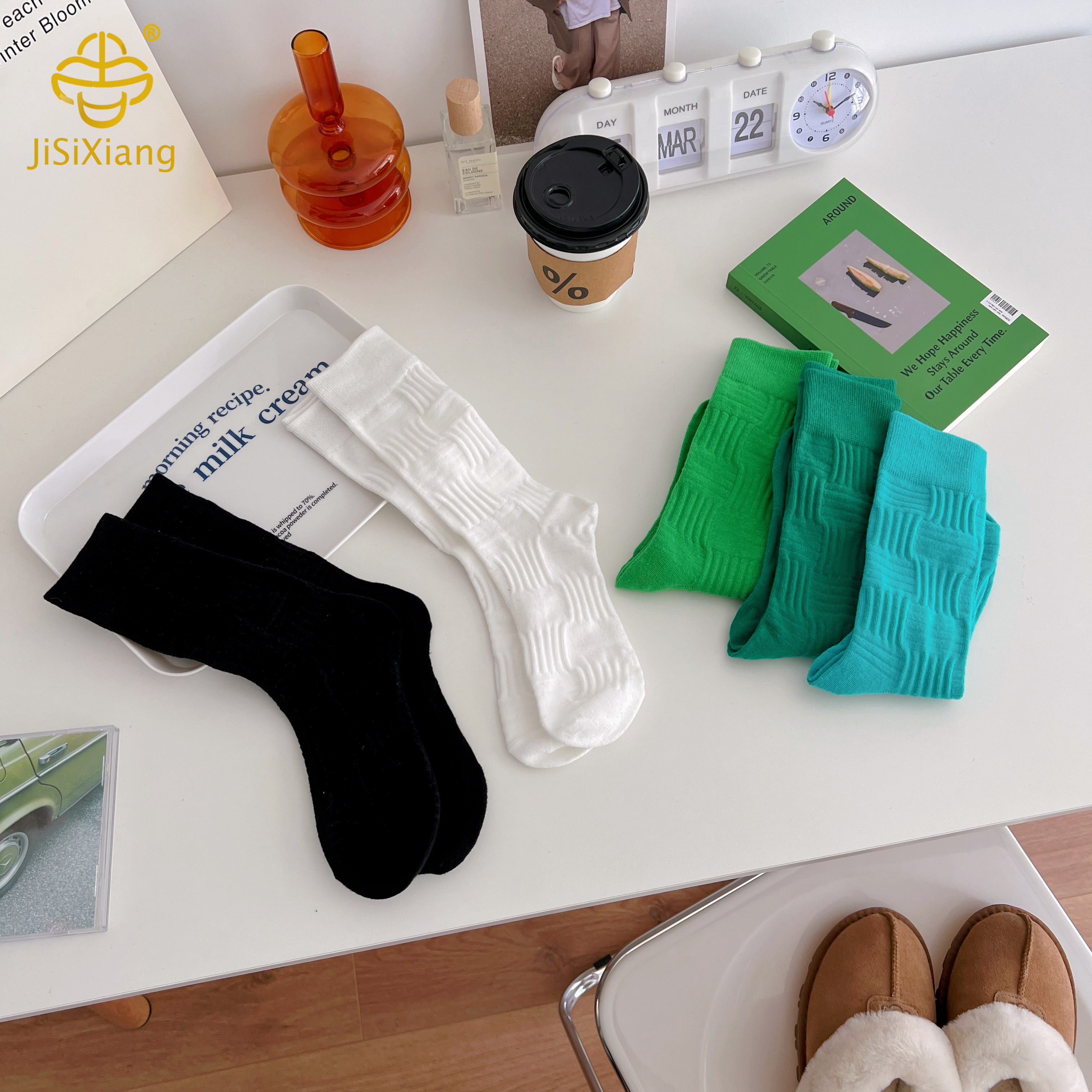 Korean black and white solid color high tube sports socks for students Korean black and white solid color high tube sports socks for students