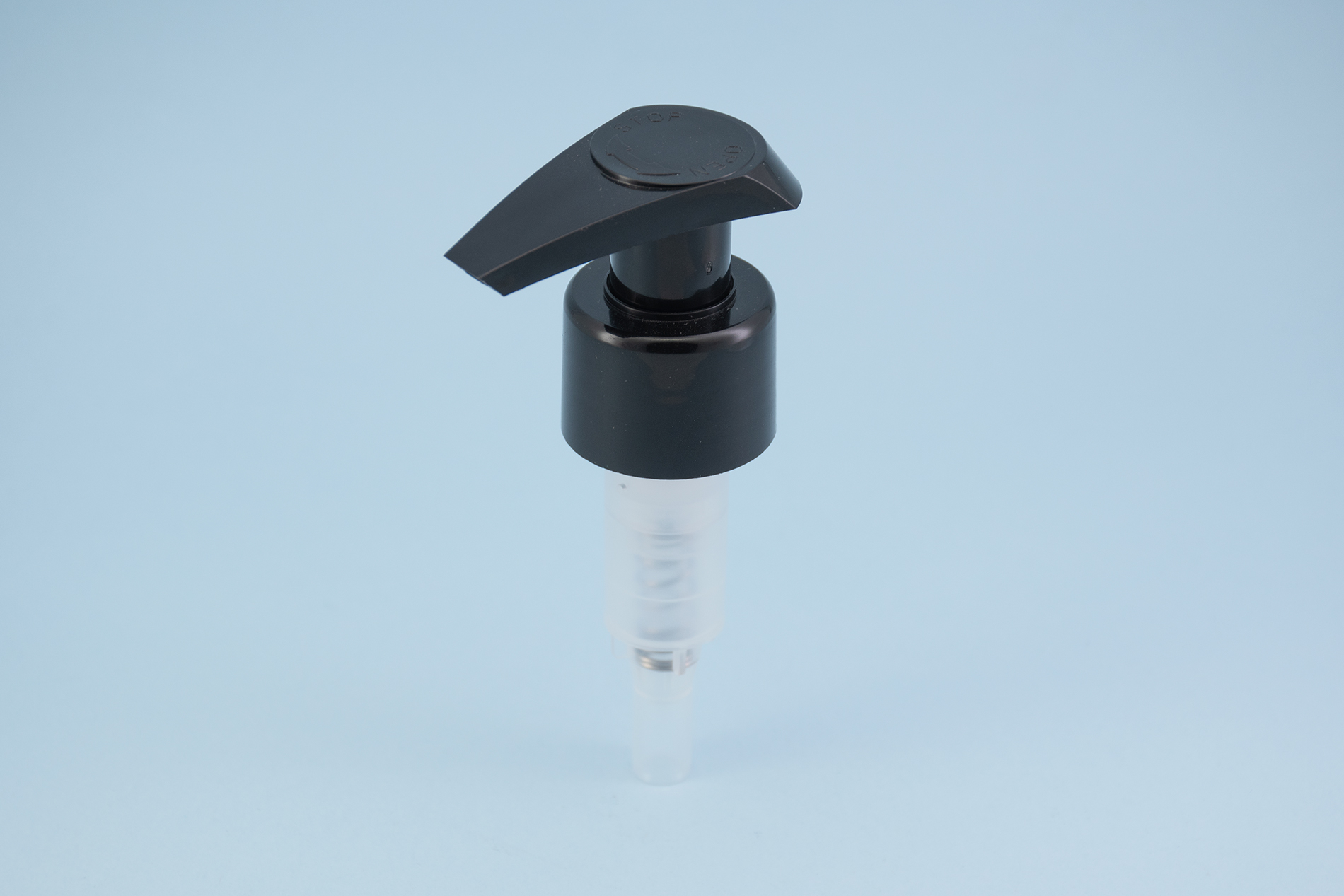 24/410 black smooth lotion dispenser pump with left-right lock 24/410 black smooth lotion dispenser pump with left-right lock