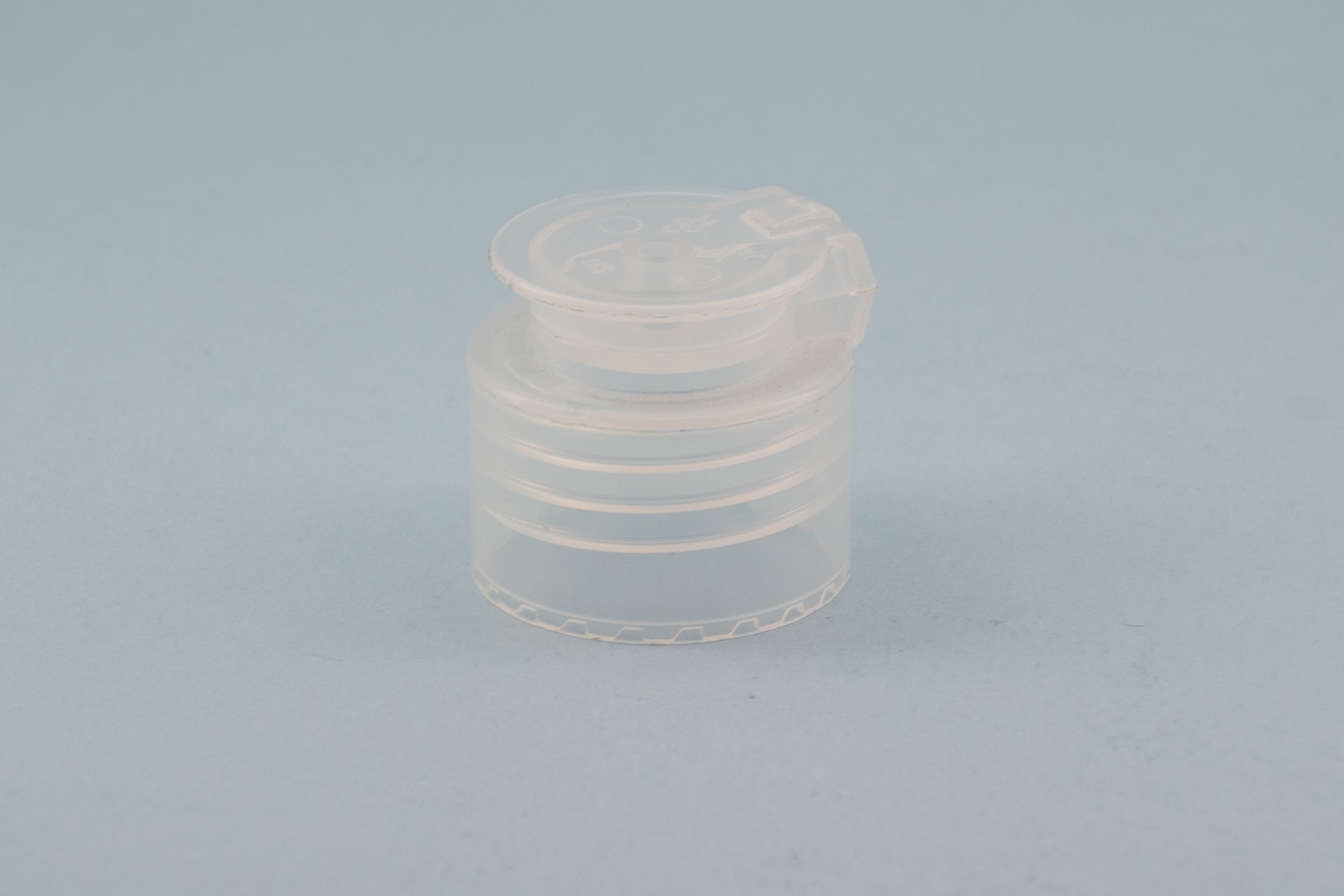 24/410 Smooth Clear Flip Top Dispensing Bottle Cap 24/410 Smooth Clear Flip Top Dispensing Bottle Cap