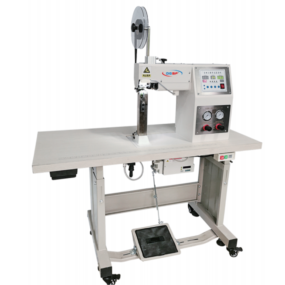 YB-325 Automatic gluing and laminating machine (1) YB-325 Automatic gluing and laminating machine (1)