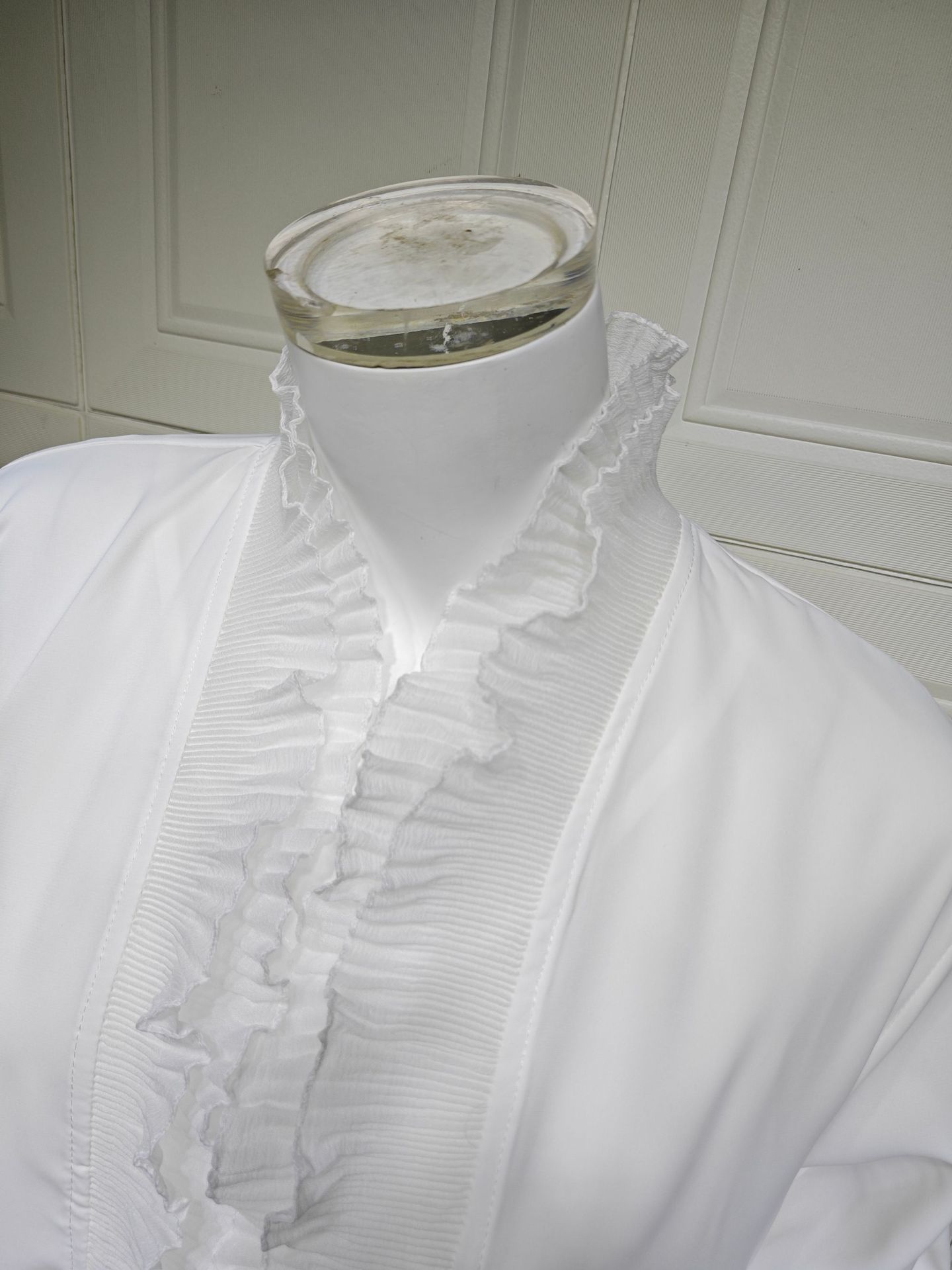White Ruffle Edge Open Front Abaya Cardigan MQ271 (3) White Ruffle Edge Open Front Abaya Cardigan MQ271 (3)