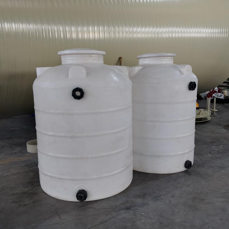 Industrial plastic vessel | Industrial plastic vessel |