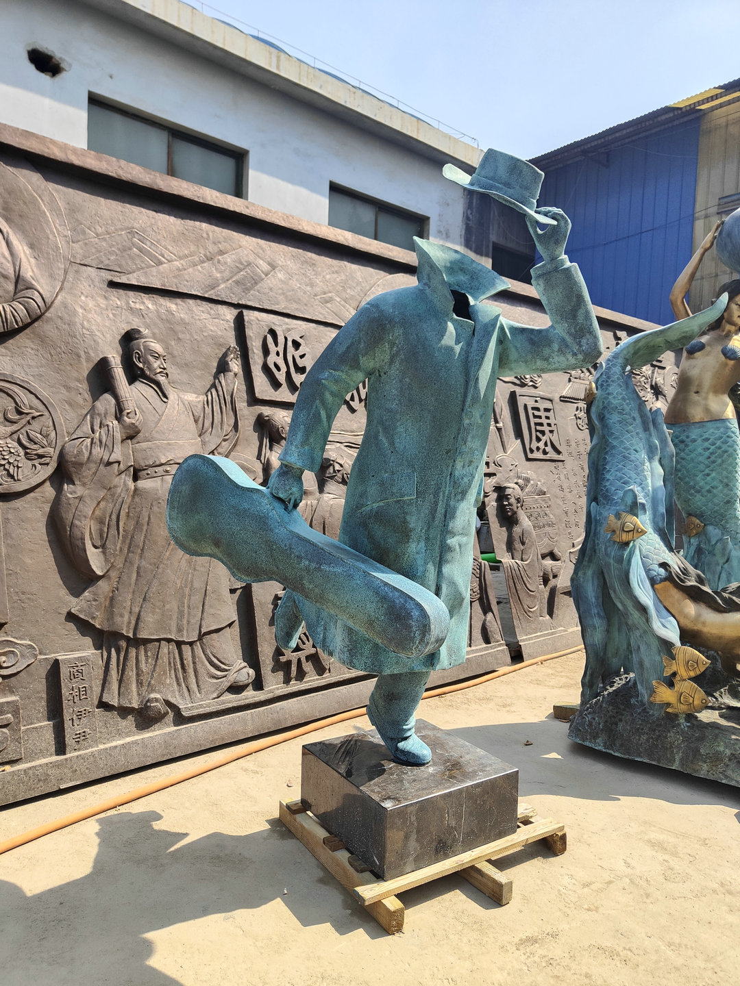 Full View of Traveler Bronze Sculpture Full View of Traveler Bronze Sculpture