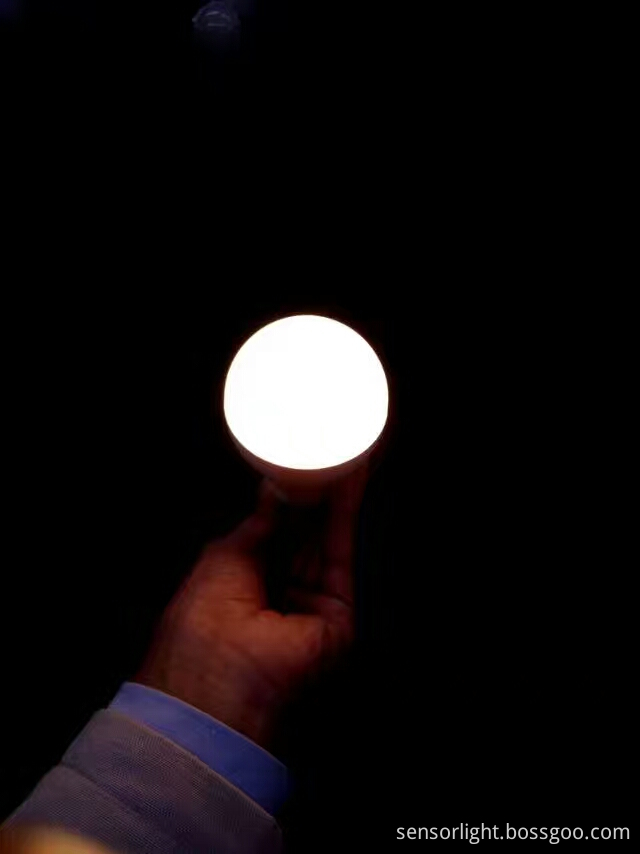 Rechargeable led bulb