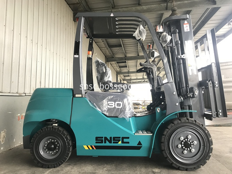 4 units 3 ton forklifts exported to ALGERIA from sheri (3) 4 units 3 ton forklifts exported to ALGERIA from sheri (3)