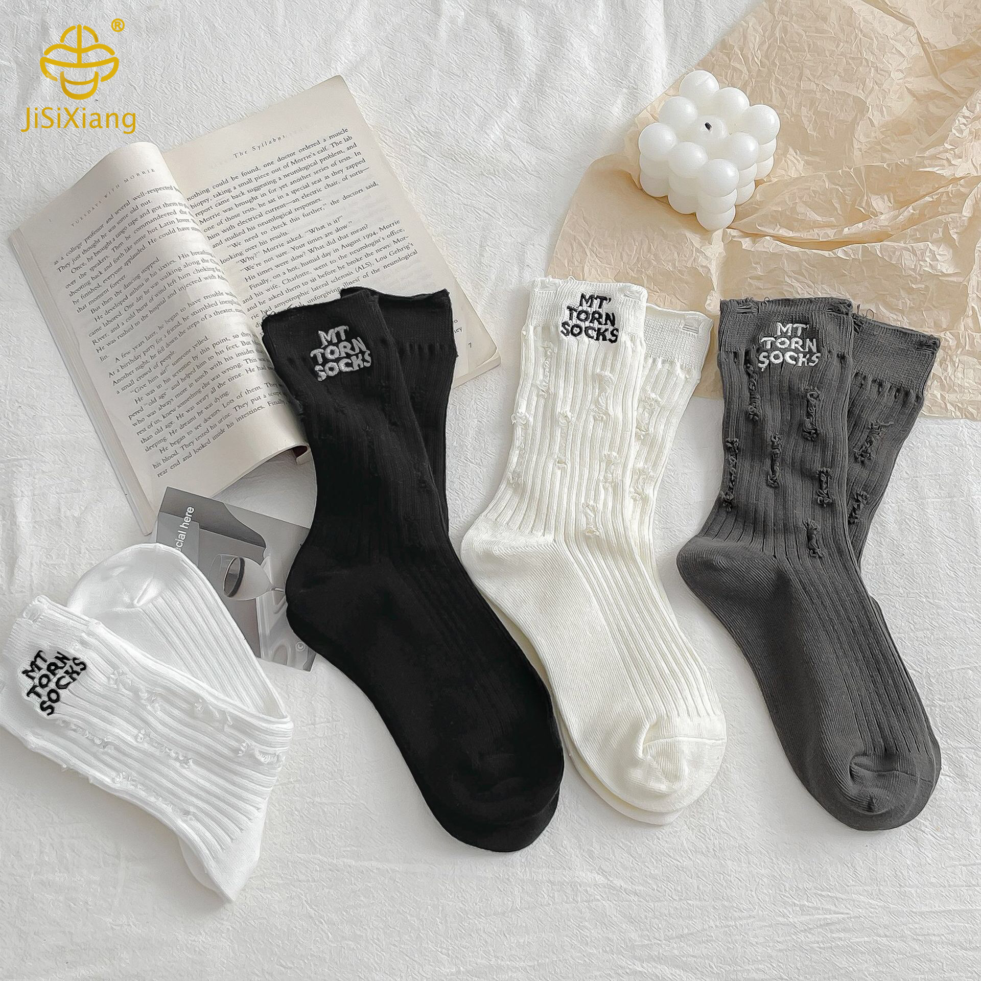 Korean version of beggar's ripped hole embroidered letters mid-tube socks Korean version of beggar's ripped hole embroidered letters mid-tube socks