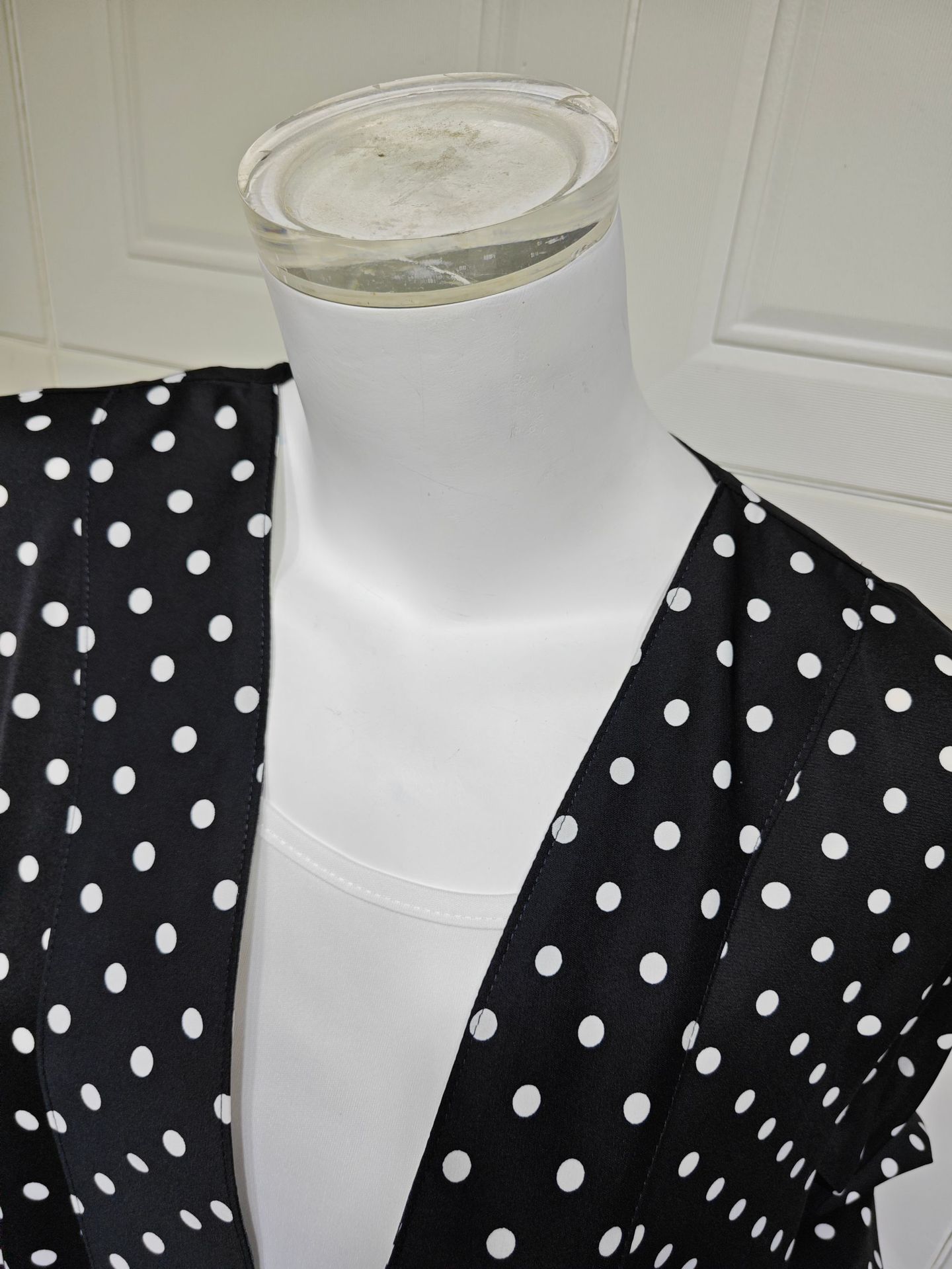 Polka Dot Black Abaya with Matching Hijab Set MQ260 (4) Polka Dot Black Abaya with Matching Hijab Set MQ260 (4)